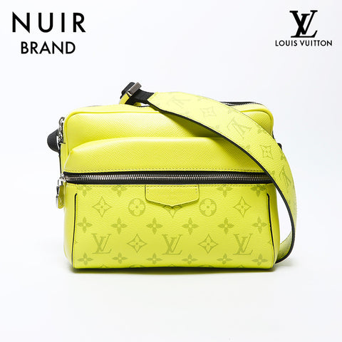 路易威登路易·威登（Louis Vuitton）2019 Taigarama户外肩袋黄色WS11932