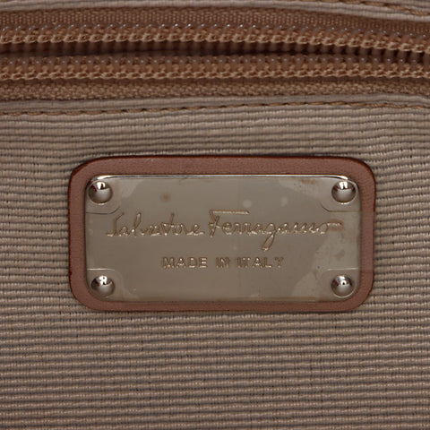 Salvatore Ferragamo徽标印刷棉肩袋米色WS12001