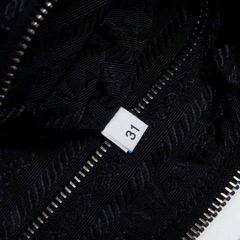 Prada Leather Nylon Triangle徽标标签银色金属流浪汉肩袋黑色WS12106