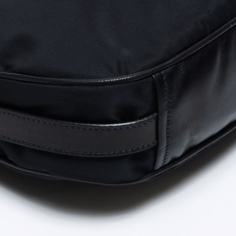 Prada Leather Nylon Triangle徽标标签银色金属流浪汉肩袋黑色WS12106