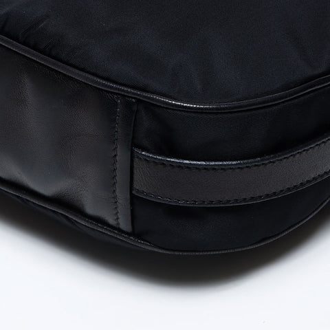 Prada Leather Nylon Triangle徽标标签银色金属流浪汉肩袋黑色WS12106