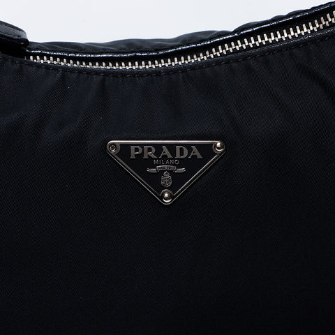 Prada Leather Nylon Triangle徽标标签银色金属流浪汉肩袋黑色WS12106
