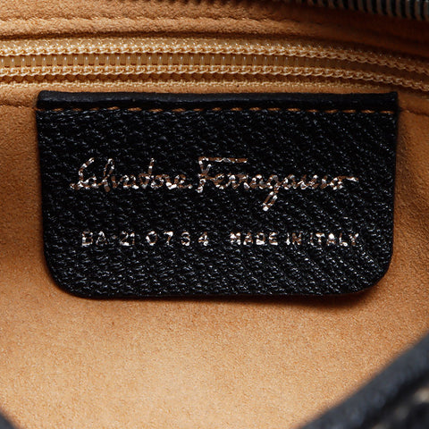 Salvatore Ferragamo缝制皮革徽标板肩袋黑色WS12150