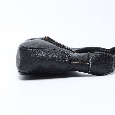 Salvatore Ferragamo缝制皮革徽标板肩袋黑色WS12150