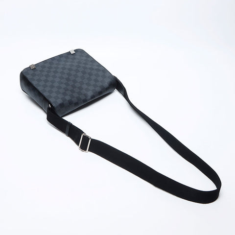 Louis Vuitton 2016 Damier Graphite District PM肩带黑色WS12151