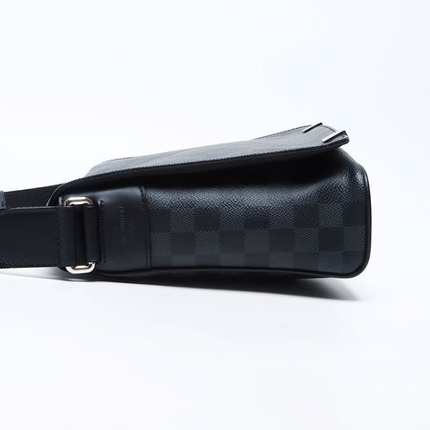 Louis Vuitton 2016 Damier Graphite District PM肩带黑色WS12151
