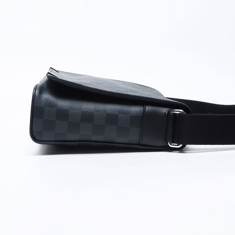 Louis Vuitton 2016 Damier Graphite District PM肩带黑色WS12151