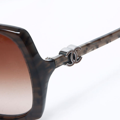 香奈儿蝴蝶椭圆形框架可可标记太阳镜棕色WS12194