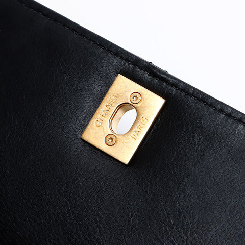 Chanel Chanel Matelasse单片完整襟翼羊皮可可标记编号26 2018年肩袋黑色WS12243