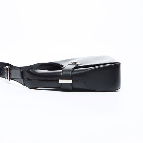 Salvatore Ferragamo Gancini Silver Fittings小牛皮革肩带黑色WS12344