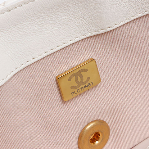 Chanel Leather Matelasse Chain Coco Mark 2020S IC Plaque d'épaule Plaque Blanc WS12543