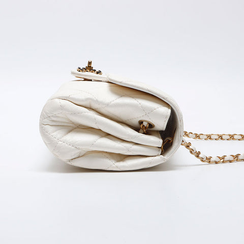 Chanel Leather Matelasse Chain Coco Mark 2020S IC Plaque d'épaule Plaque Blanc WS12543
