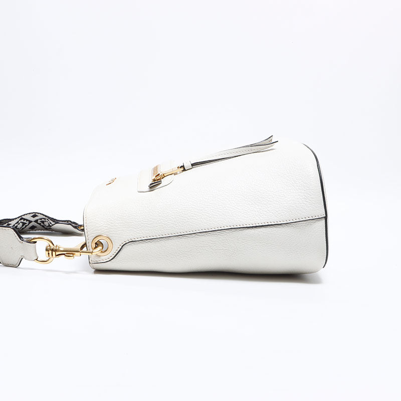 ミュウ ミュウ Miu Miu レザー ロゴ ショルダーバッグ ホワイト