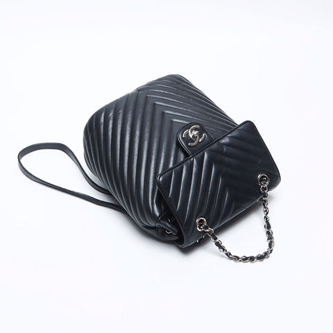 CHANEL 22 V Stitch Chain Backpack Â· Daypack black WS12896