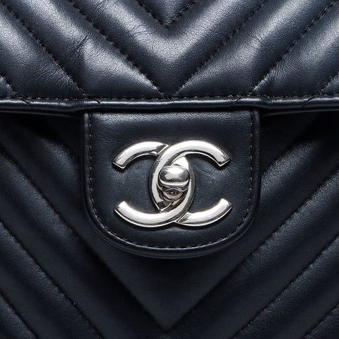 CHANEL 22 V Stitch Chain Backpack Â· Daypack black WS12896