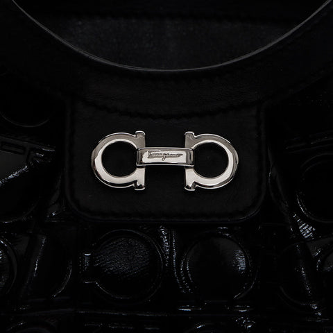 サルヴァトーレフェラガモ Salvatore Ferragamo ガンチーニ エンボス加工 シルバー金具 ハンドバッグ ブラック WS13122