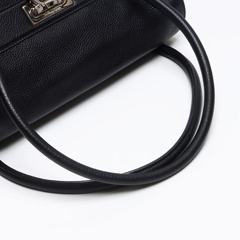 Salvatore Ferragamo Leather Gancini Shoulder Bag black WS13402