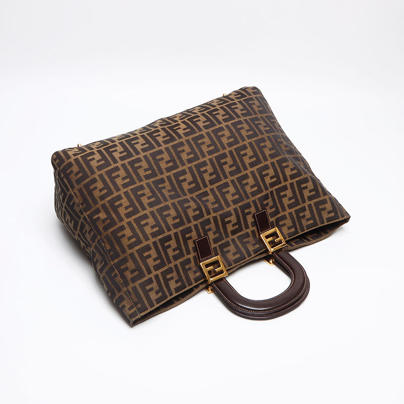 フェンディ FENDI トートバッグ ズッカ柄 レザーハンドル トート フェンディ FENDI トートバッグ ズッカ柄 レザーハンドル トート