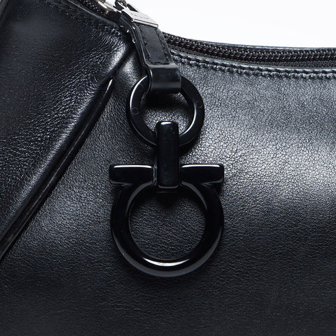 サルヴァトーレフェラガモ Salvatore Ferragamo レザー ショルダーバッグ ブラック WS13504