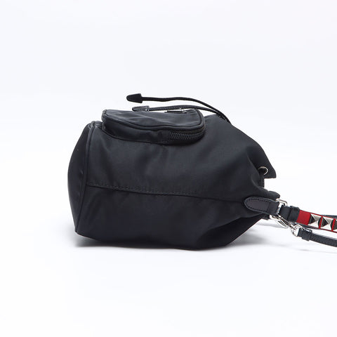 PRADA Triangle Logo Nylon Studs Mini Sac à Cordon Studs Sac à Bandoulière noir WS13560
