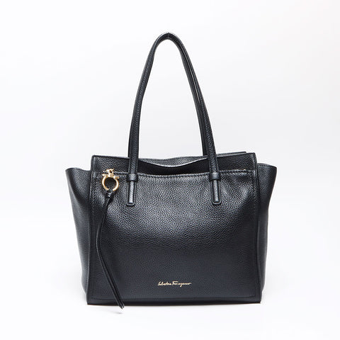 Salvatore Ferragamo Leather Amy Handbag black WS13594