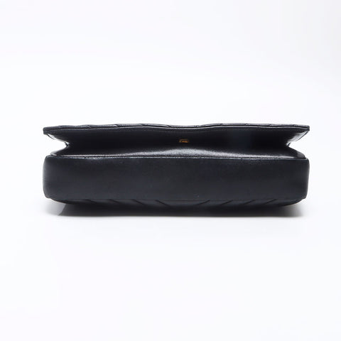 イヴ・サンローラン YVES SAINT LAURENT ステッチ ソフトレザー チェーンロゴ ショルダーバッグ ブラック WS13777