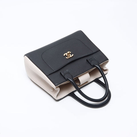 シャネル CHANEL 24番台 2016-2017 ミニ エグゼスティブトート ハンドバッグ ホワイト ブラック WS13780