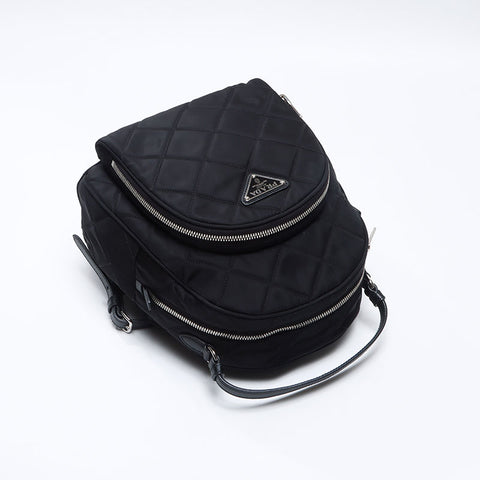 PRADA Quilted nylon Backpack Â· Daypack black WS13817