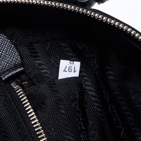 PRADA Quilted nylon Backpack Â· Daypack black WS13817