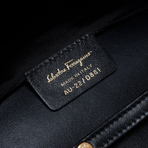 サルヴァトーレフェラガモ Salvatore Ferragamo ガンチーニ チェーン ショルダーバッグ ブラック WS13871