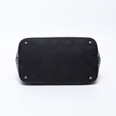 Salvatore Ferragamo Gancini Shoulder Bag Shoulder Bag black WS13875