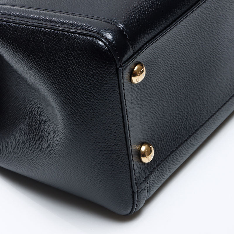 サルヴァトーレフェラガモ Salvatore Ferragamo ヴァラ レザー