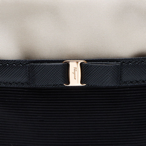 サルヴァトーレフェラガモ Salvatore Ferragamo ヴァラ ナイロン ショルダーバッグ ブラック WS13995