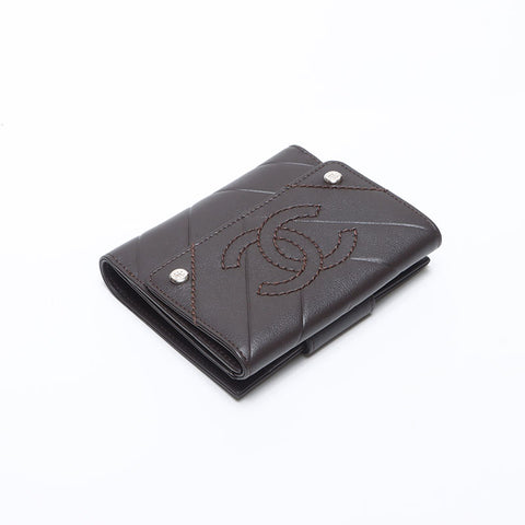 Chanel Chanel 10. Einheit 2005-2006 Coco-Marke Tri-Fold Wallet Braun WS14003