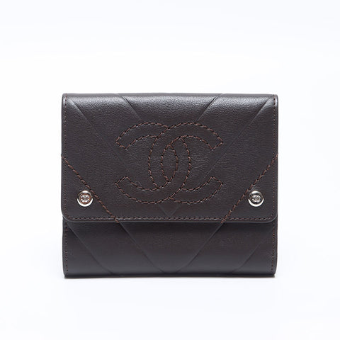 Chanel Chanel 10. Einheit 2005-2006 Coco-Marke Tri-Fold Wallet Braun WS14003