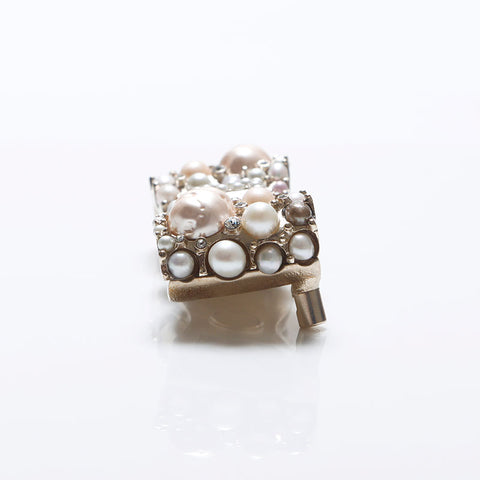 CHANEL G21V COCO Mark 2021 Pearl Ribbon Brooch gold WS14102