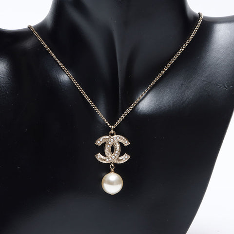 CHANEL 2018 B18V COCO Mark Pearl Necklace gold WS14576