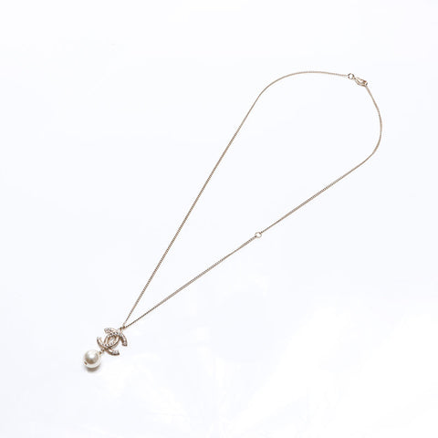 CHANEL 2018 B18V COCO Mark Pearl Necklace gold WS14576