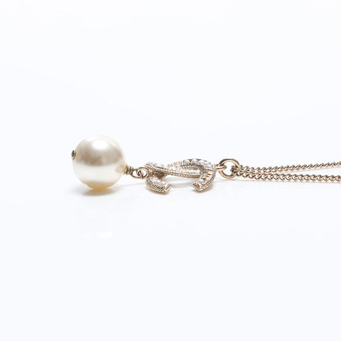 CHANEL 2018 B18V COCO Mark Pearl Necklace gold WS14576