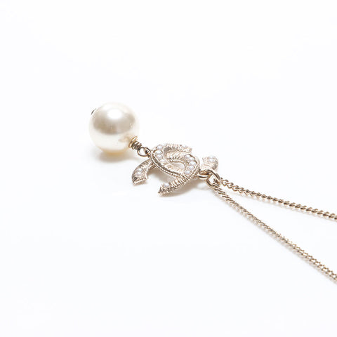 CHANEL 2018 B18V COCO Mark Pearl Necklace gold WS14576