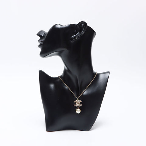 CHANEL 2018 B18V COCO Mark Pearl Necklace gold WS14576