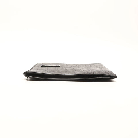 Yves Saint Laurent Yves Saint Laurent geprägtes Ledermonogramm Kupplungstasche Schwarz WS14719