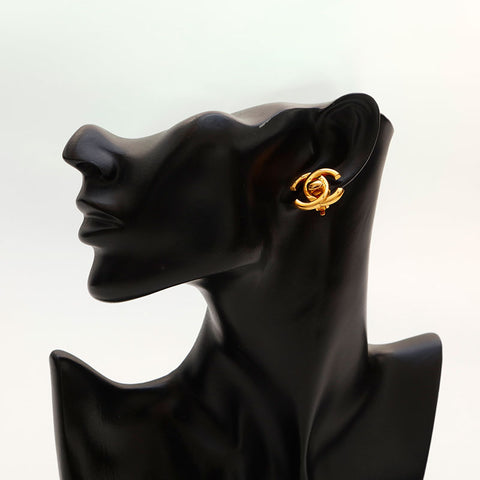 CHANEL 1995 Turnlock Earring gold WS14745