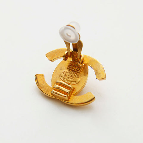 CHANEL 1995 Turnlock Earring gold WS14745