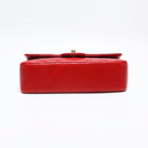 Chanel Chanel n ° 1 Double rabat à bandoulière Bagure d'épaule en peau d'agneau rouge WS14809