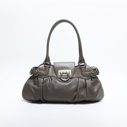 サルヴァトーレフェラガモ Salvatore Ferragamo レザー シルバー金具 ガンチーニ ショルダーバッグ グレー WS14815
