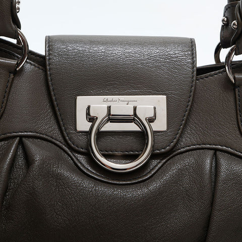 サルヴァトーレフェラガモ Salvatore Ferragamo レザー シルバー金具 ガンチーニ ショルダーバッグ グレー WS14815