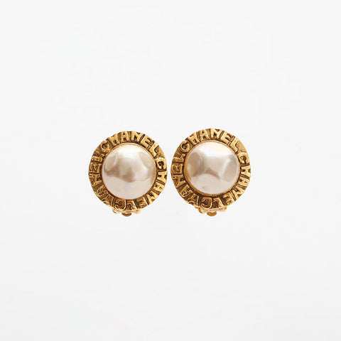 CHANEL 1980s round logo pearl Earring gold WS14936