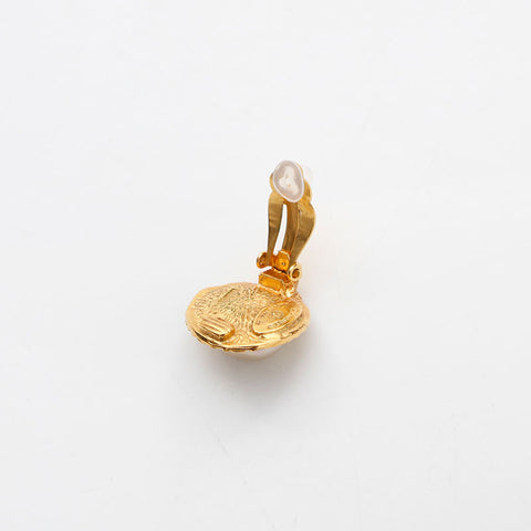 CHANEL 1980s round logo pearl Earring gold WS14936