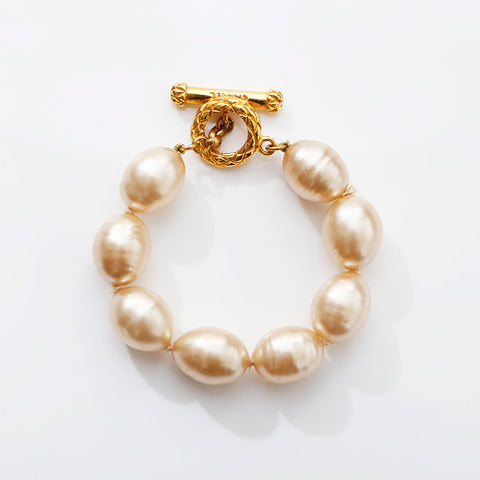 CHANEL 1993 Logo Pearl bracelet gold WS14946